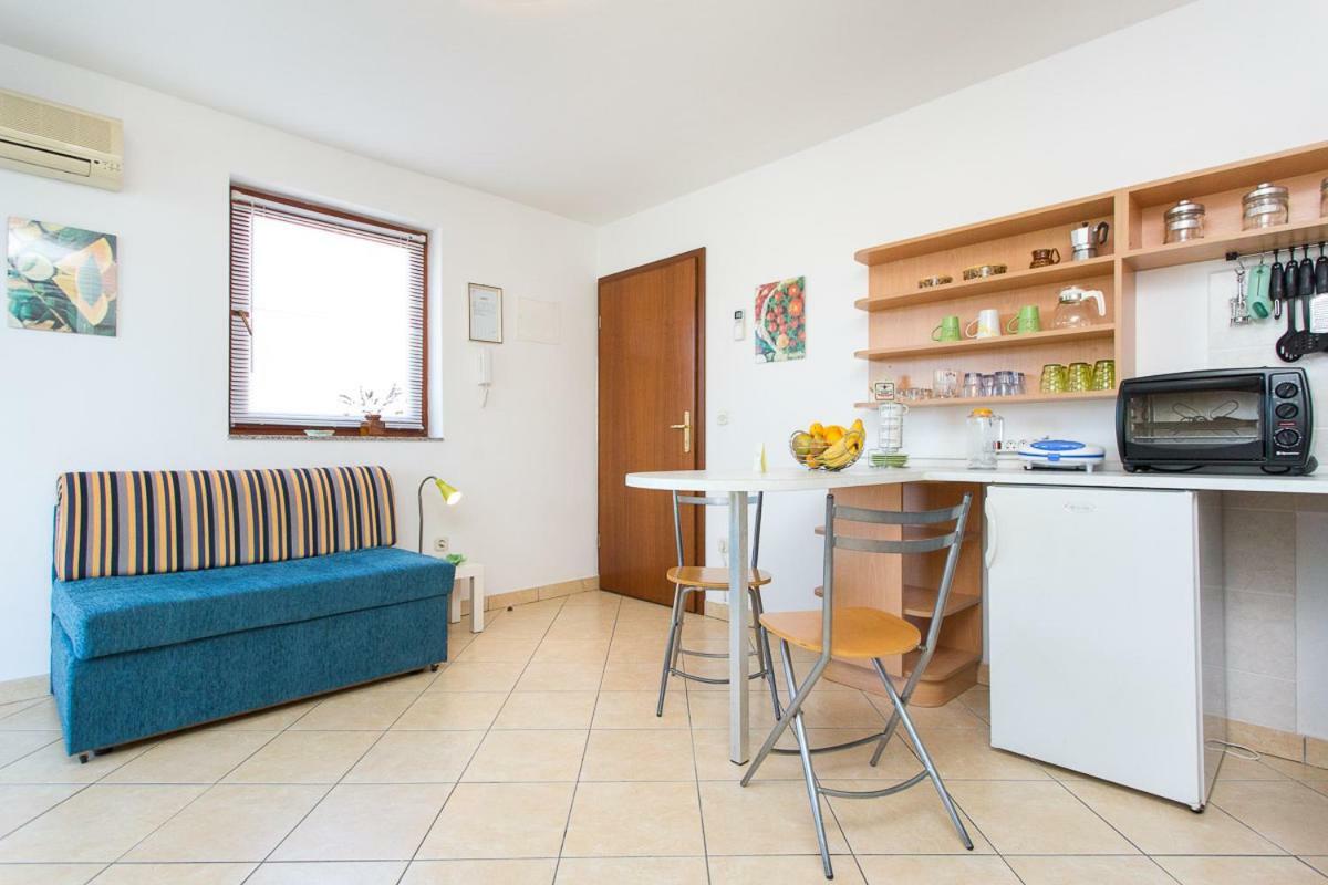 1-Bedroom Apartment with loggia in Punat Island Krk Bagian luar foto