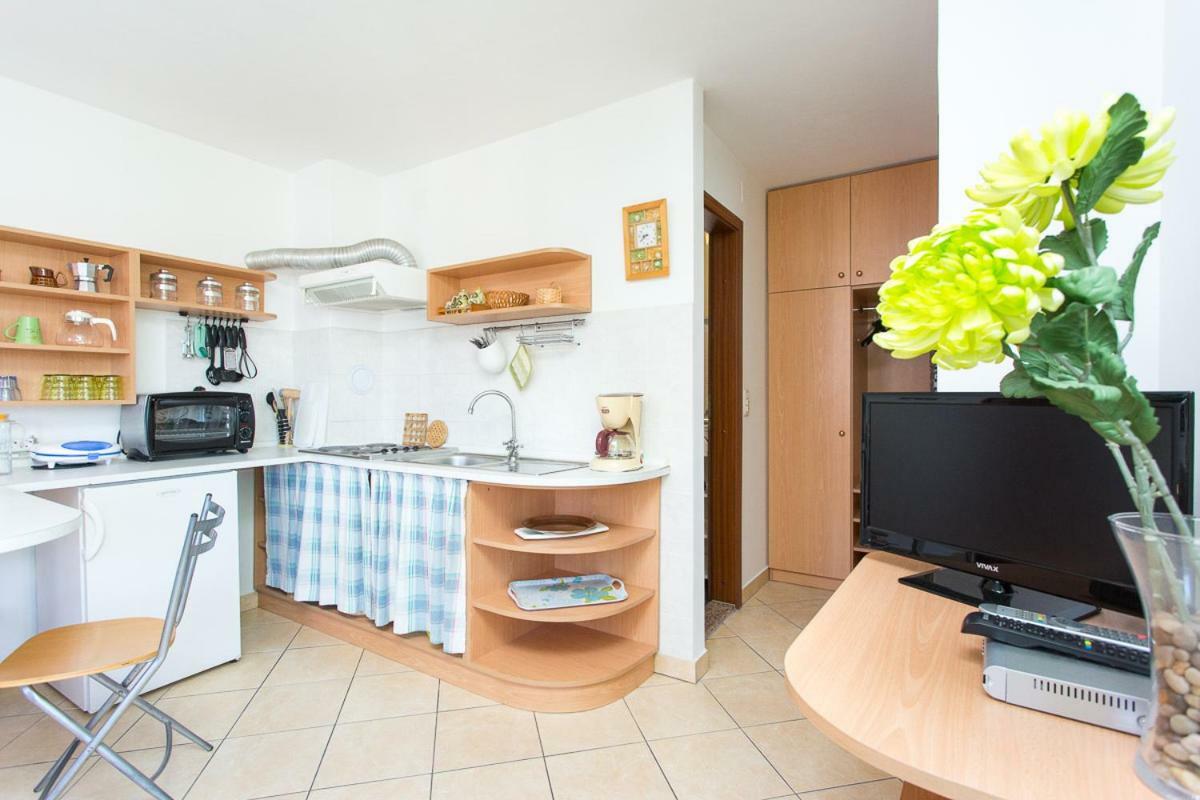 1-Bedroom Apartment with loggia in Punat Island Krk Bagian luar foto