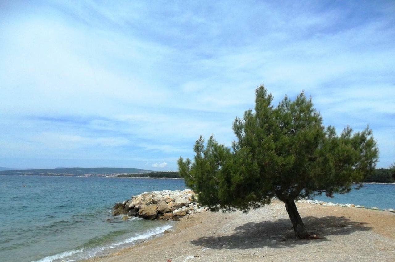 1-Bedroom Apartment with loggia in Punat Island Krk Bagian luar foto