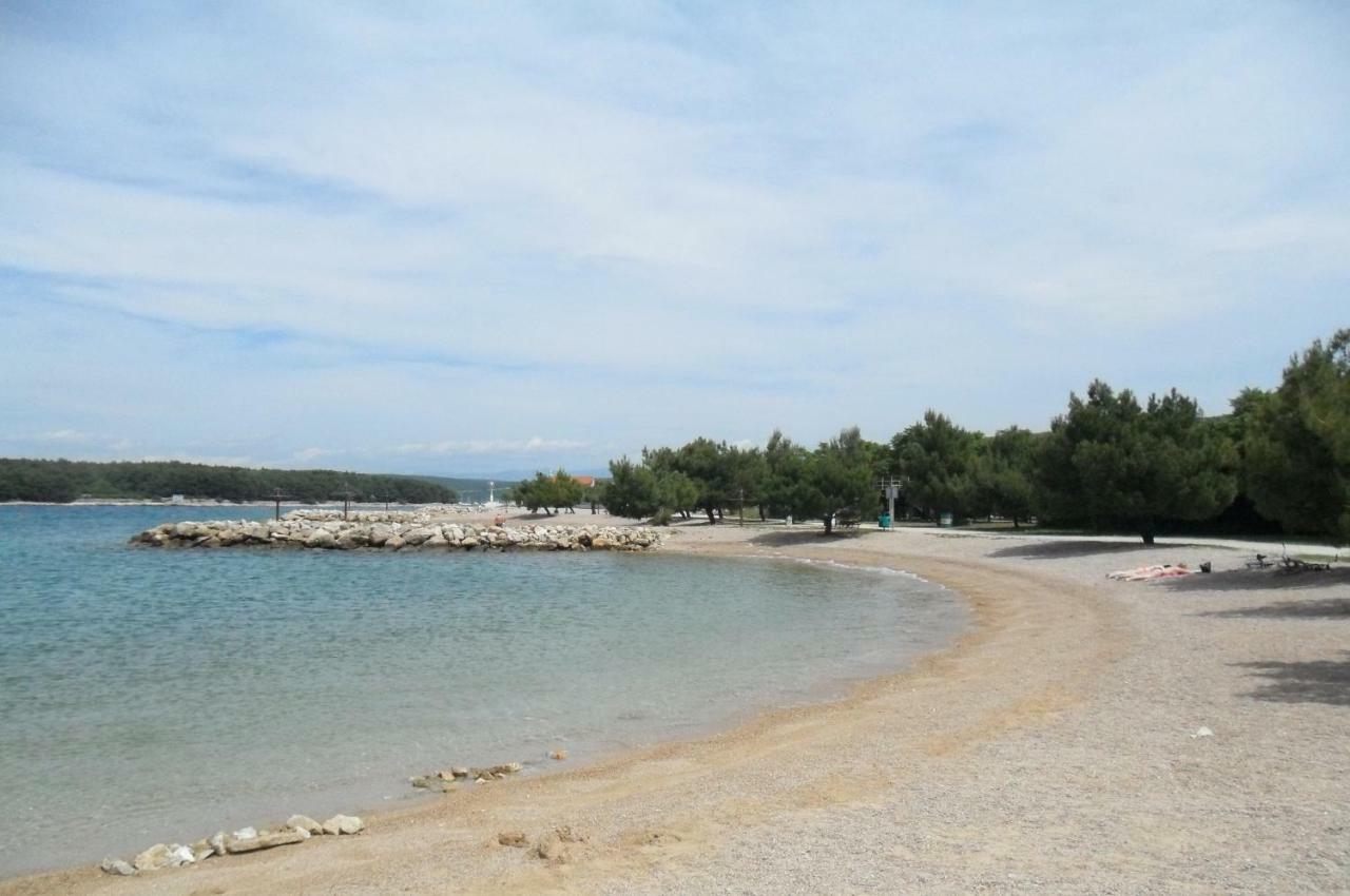 1-Bedroom Apartment with loggia in Punat Island Krk Bagian luar foto